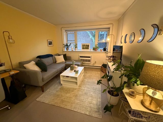 1691 Cambridge St 45, Cambridge, MA 02138