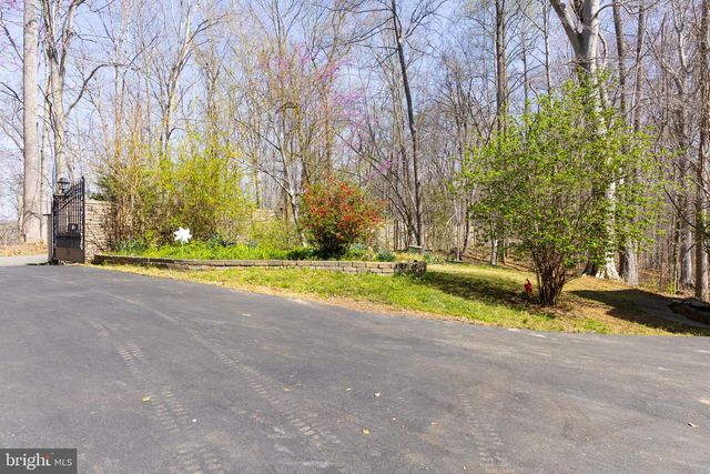 8701 SINCLAIR MILL RD, Manassas, VA 20112