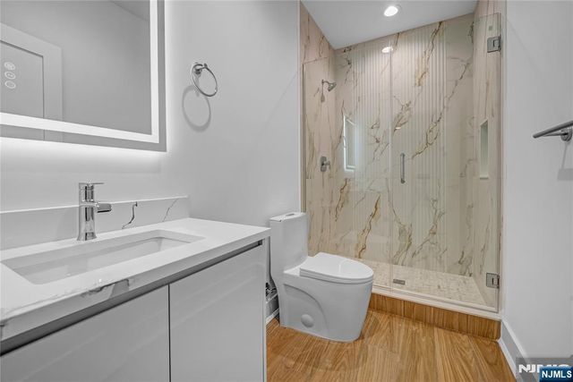 33 Oliver Road, Paramus, NJ 07652