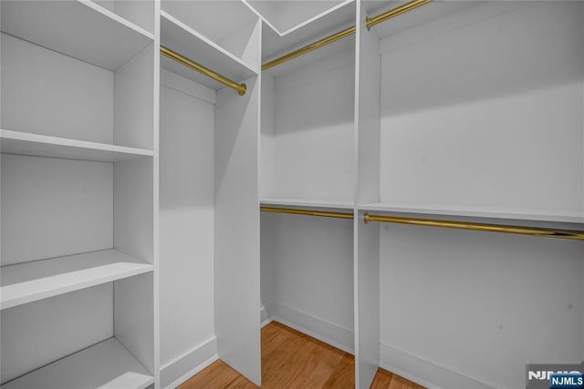 33 Oliver Road, Paramus, NJ 07652