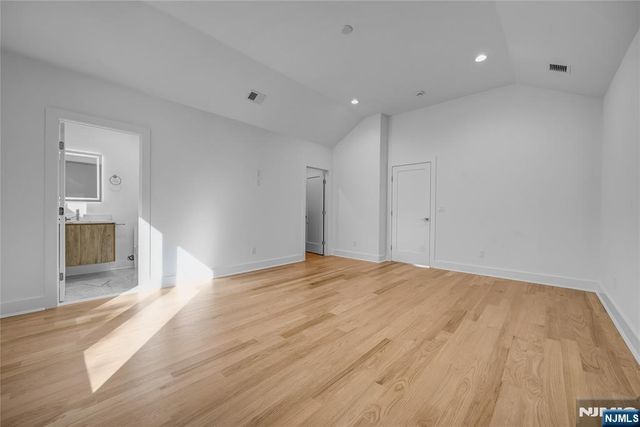 33 Oliver Road, Paramus, NJ 07652