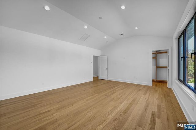 33 Oliver Road, Paramus, NJ 07652