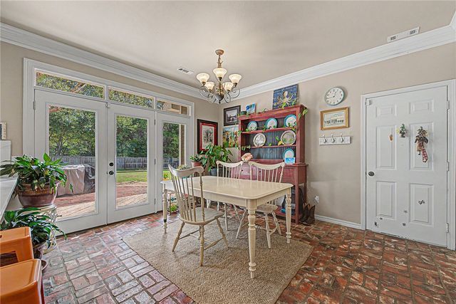 1844 N Buckley Drive, Fayetteville, AR 72701