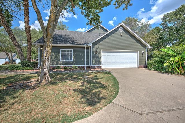 1844 N Buckley Drive, Fayetteville, AR 72701