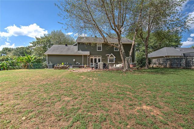 1844 N Buckley Drive, Fayetteville, AR 72701
