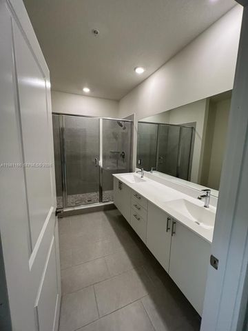 8001 NW 41st St F-202, Doral, FL 33166