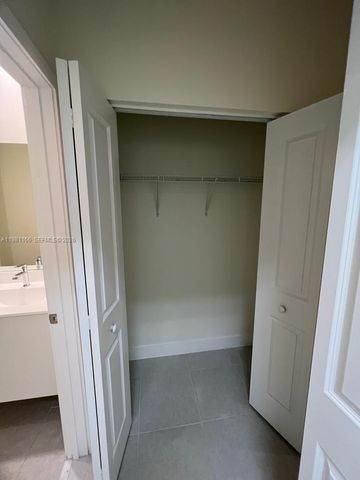 8001 NW 41st St F-202, Doral, FL 33166