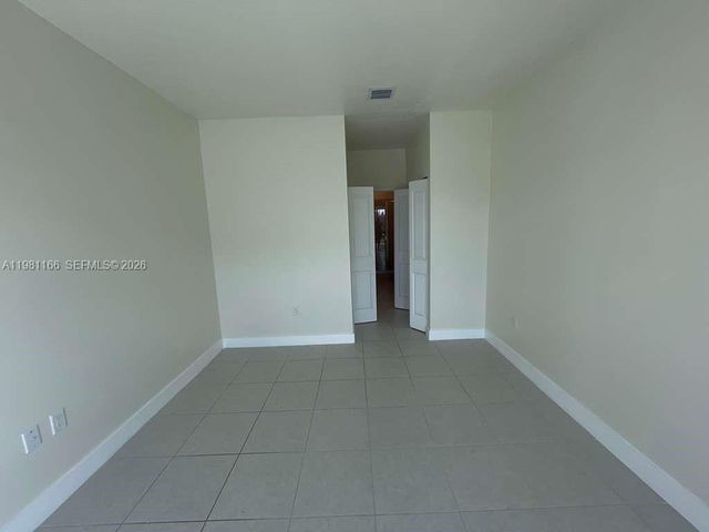 8001 NW 41st St F-202, Doral, FL 33166