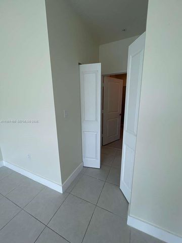 8001 NW 41st St F-202, Doral, FL 33166