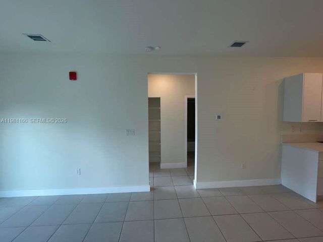 8001 NW 41st St F-202, Doral, FL 33166