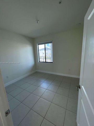 8001 NW 41st St F-202, Doral, FL 33166