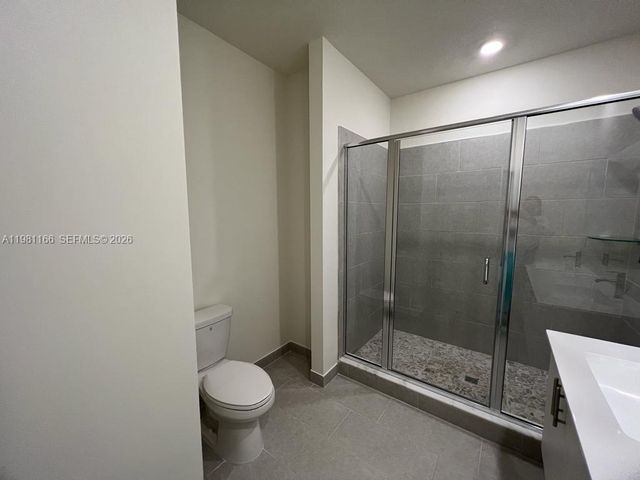 8001 NW 41st St F-202, Doral, FL 33166