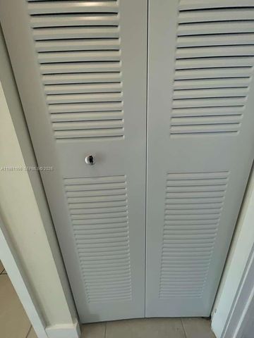 8001 NW 41st St F-202, Doral, FL 33166