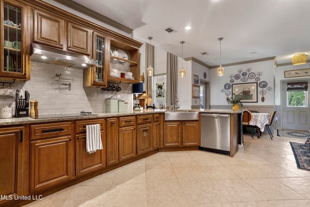 1005 Maple Street, Waveland, MS 39576