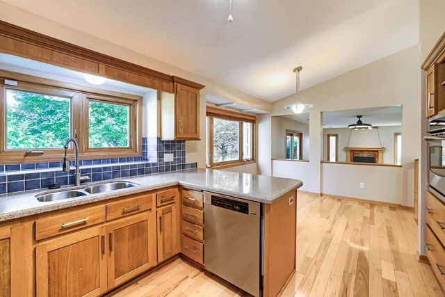 1119 Bonnieview Drive, Woodbury, MN 55129