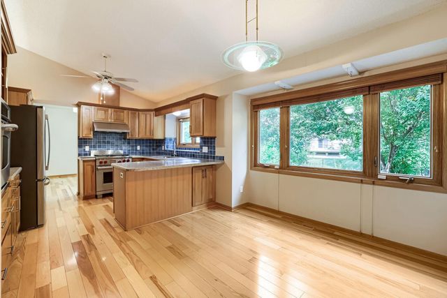 1119 Bonnieview Drive, Woodbury, MN 55129