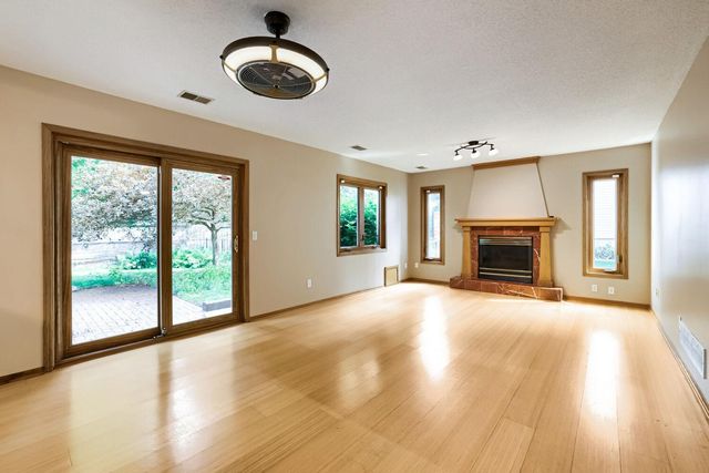1119 Bonnieview Drive, Woodbury, MN 55129