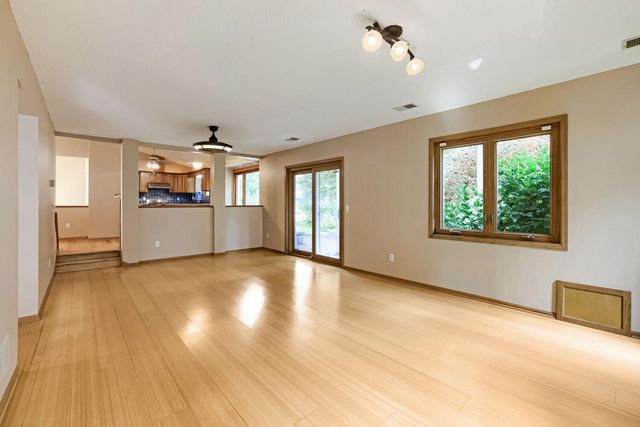 1119 Bonnieview Drive, Woodbury, MN 55129