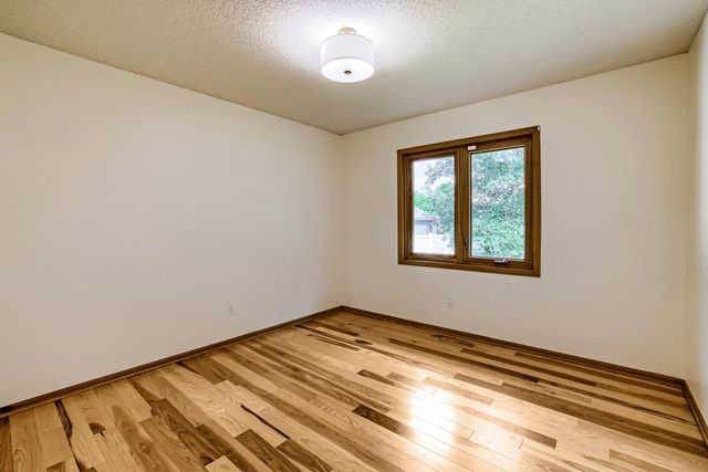 1119 Bonnieview Drive, Woodbury, MN 55129