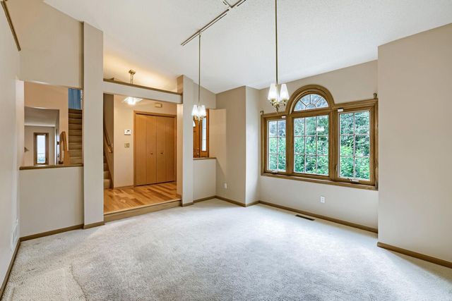 1119 Bonnieview Drive, Woodbury, MN 55129