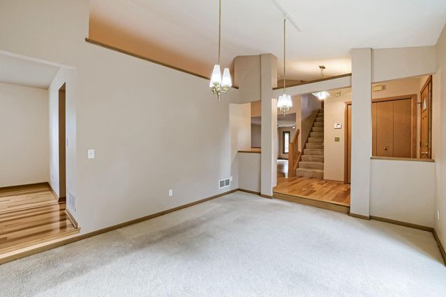 1119 Bonnieview Drive, Woodbury, MN 55129