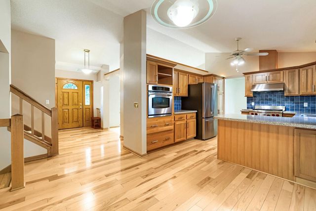 1119 Bonnieview Drive, Woodbury, MN 55129