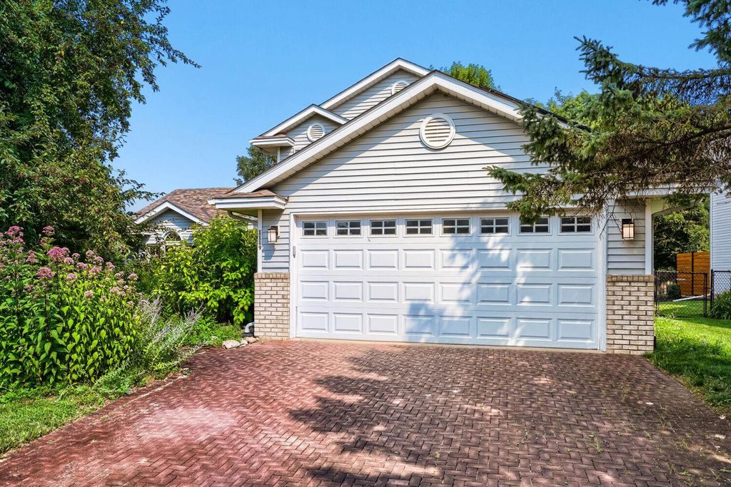 1119 Bonnieview Drive, Woodbury, MN 55129 — exterior