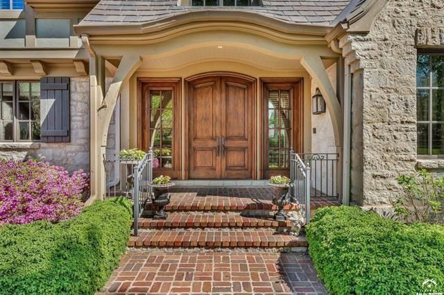 208 Fall Creek Drive, Lawrence, KS 66049