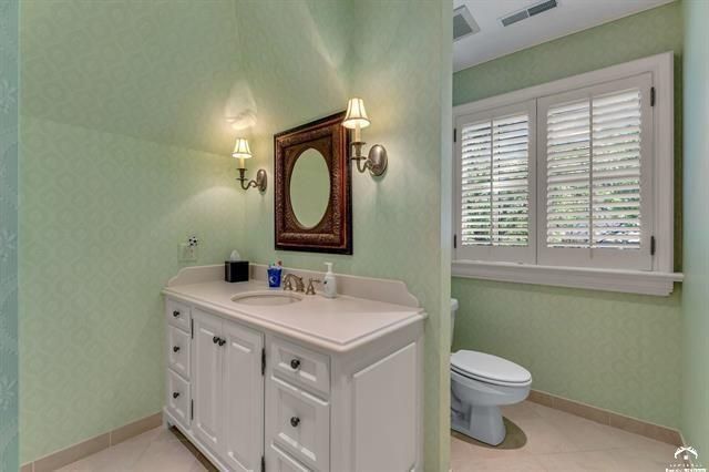 208 Fall Creek Drive, Lawrence, KS 66049