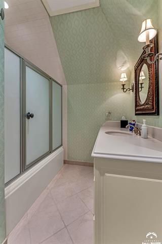 208 Fall Creek Drive, Lawrence, KS 66049