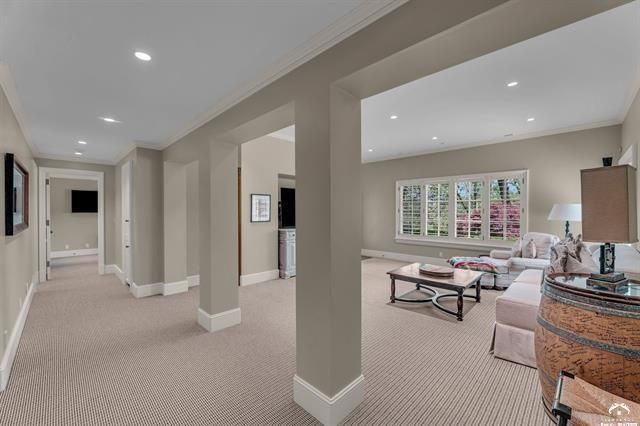 208 Fall Creek Drive, Lawrence, KS 66049