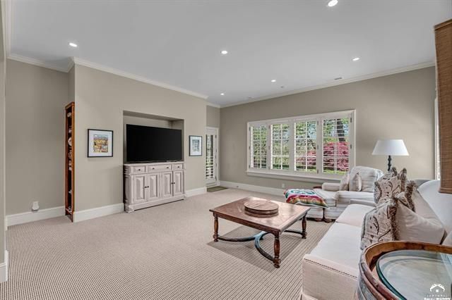 208 Fall Creek Drive, Lawrence, KS 66049