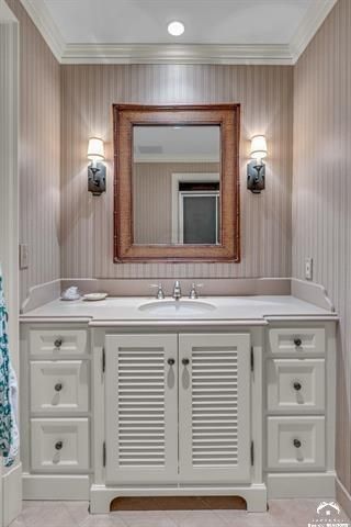 208 Fall Creek Drive, Lawrence, KS 66049