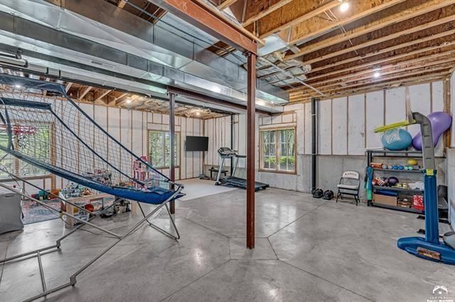 208 Fall Creek Drive, Lawrence, KS 66049