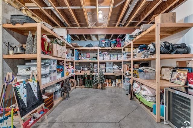 208 Fall Creek Drive, Lawrence, KS 66049