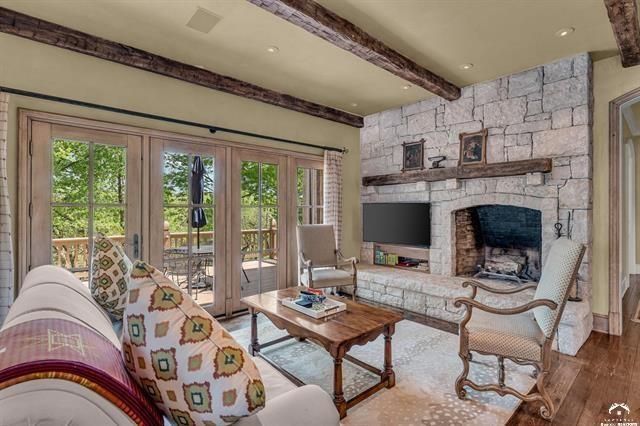 208 Fall Creek Drive, Lawrence, KS 66049