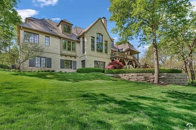 208 Fall Creek Drive, Lawrence, KS 66049