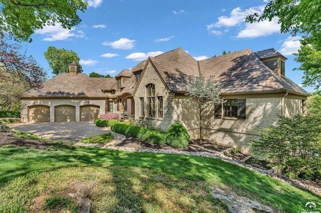 208 Fall Creek Drive, Lawrence, KS 66049