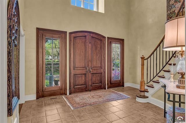 208 Fall Creek Drive, Lawrence, KS 66049