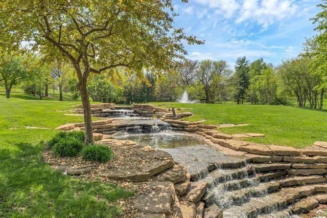 208 Fall Creek Drive, Lawrence, KS 66049