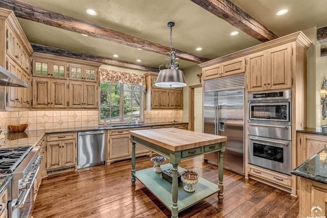 208 Fall Creek Drive, Lawrence, KS 66049