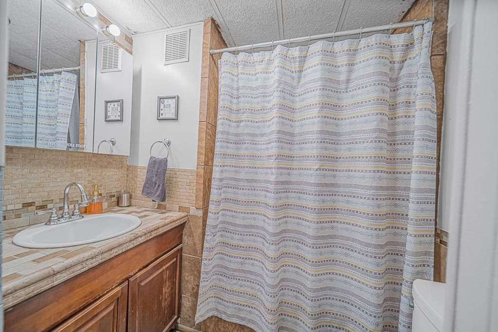 Image 25 of property listing at 3411 Thermal Place, Thermal, CA 92274