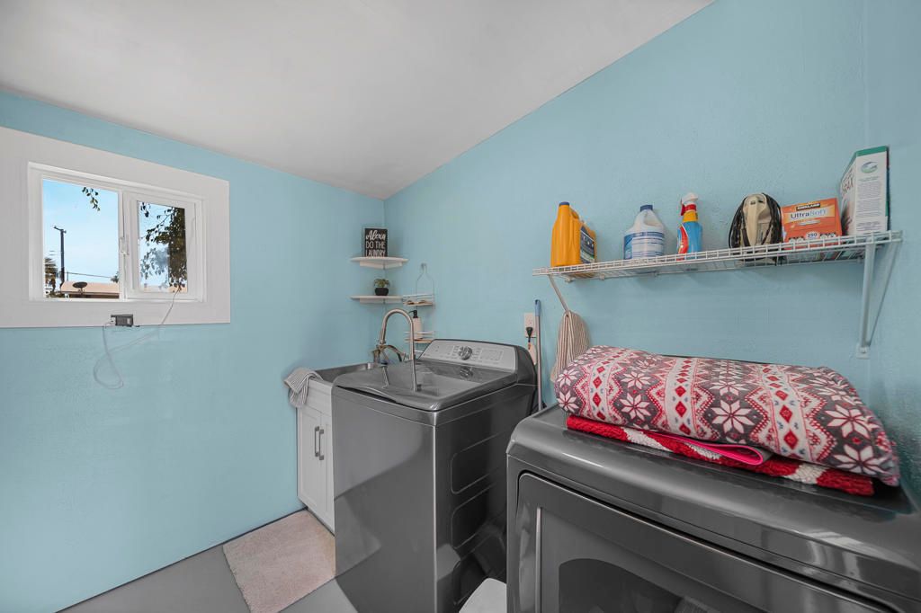 Image 33 of property listing at 3411 Thermal Place, Thermal, CA 92274