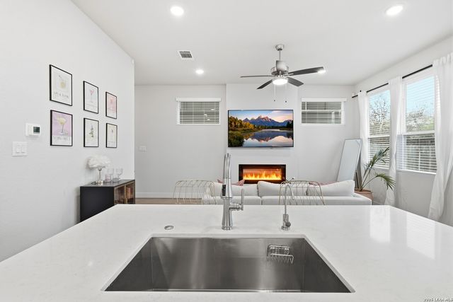 8851 Oakland Rd Unit 10, San Antonio, TX 78240