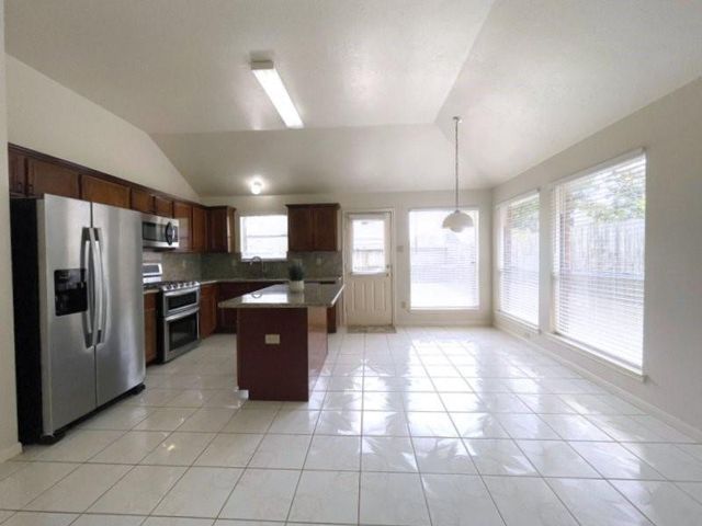 15514 Heritage Country Court, Friendswood, TX 77546