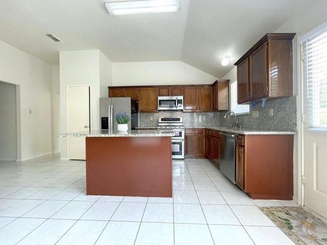 15514 Heritage Country Court, Friendswood, TX 77546