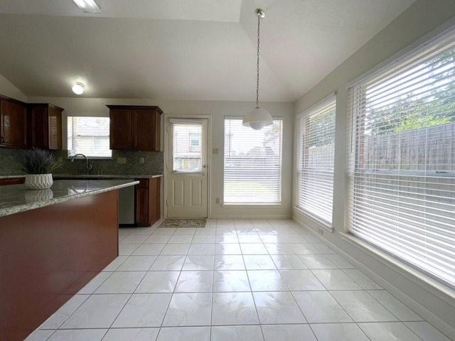 15514 Heritage Country Court, Friendswood, TX 77546