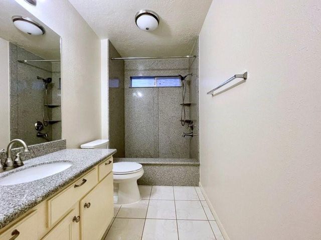 15514 Heritage Country Court, Friendswood, TX 77546