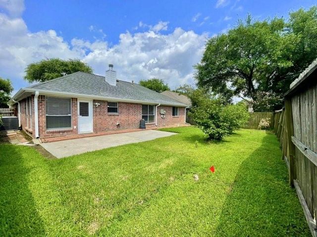 15514 Heritage Country Court, Friendswood, TX 77546