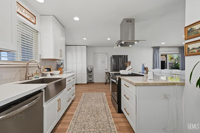 12420 Paddock Place, Bakersfield, CA 93312